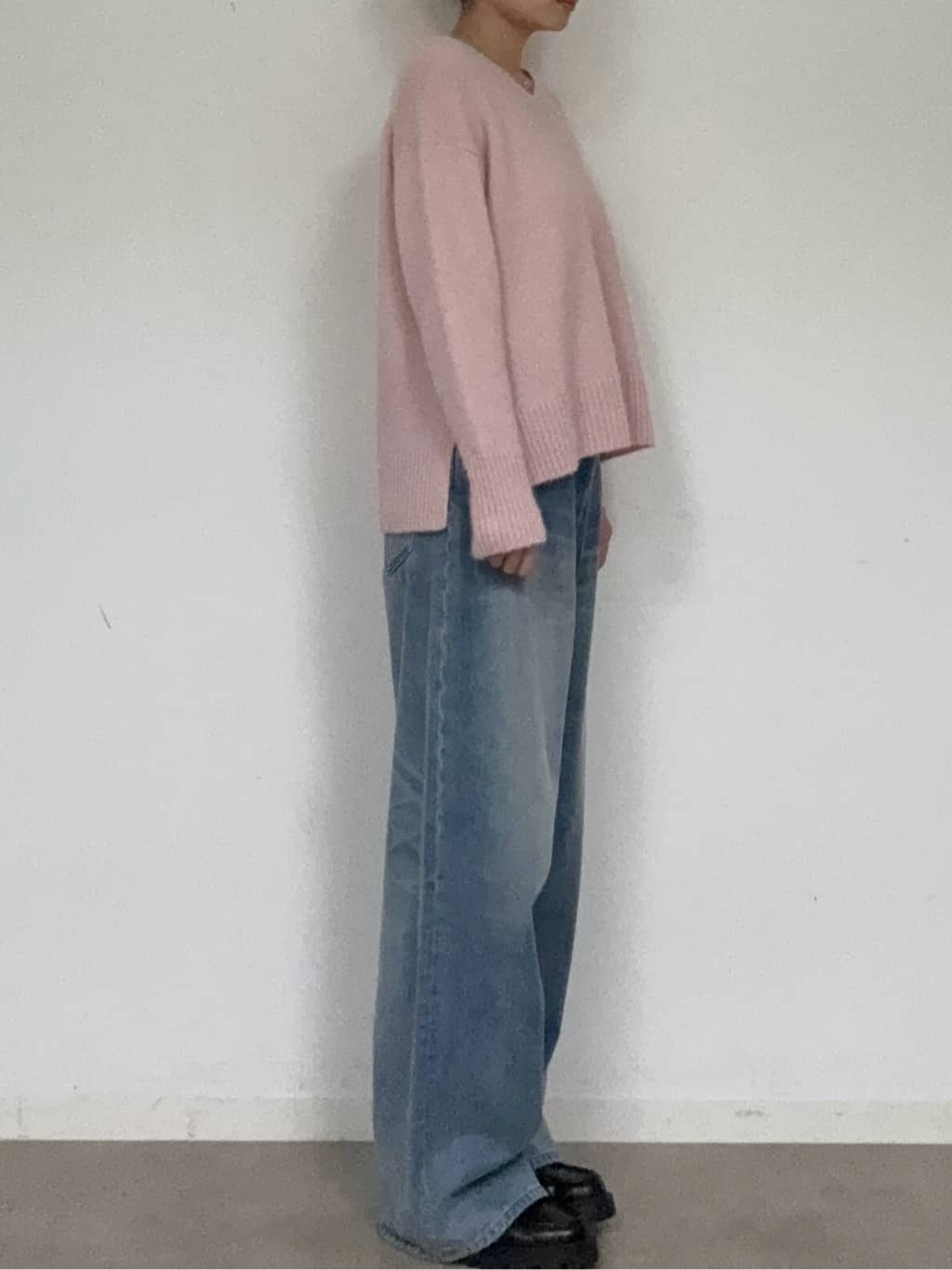 BUNさんの「DRESSTERIOR｜アルパカブレンドVネックニット」を使ったコーディネート