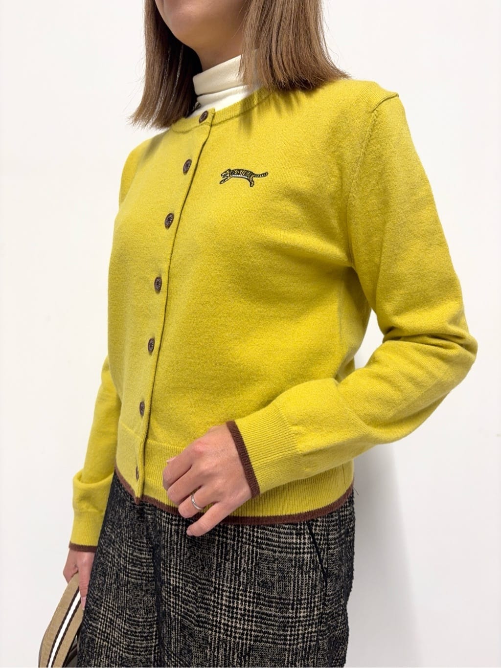 Nishijimaさんの「DRESSTERIOR｜【インナー使いに最適/しっとり暖かな吸湿発熱素材】タートルネックプルオーバー」を使ったコーディネート