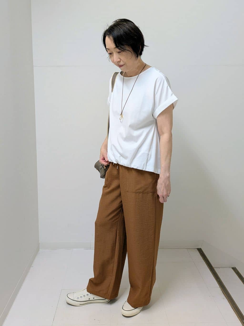 Asaさんの「Dessin｜【二の腕カバー／UVカット】ロールアップスリーブ裾ギャザーカットソー」を使ったコーディネート