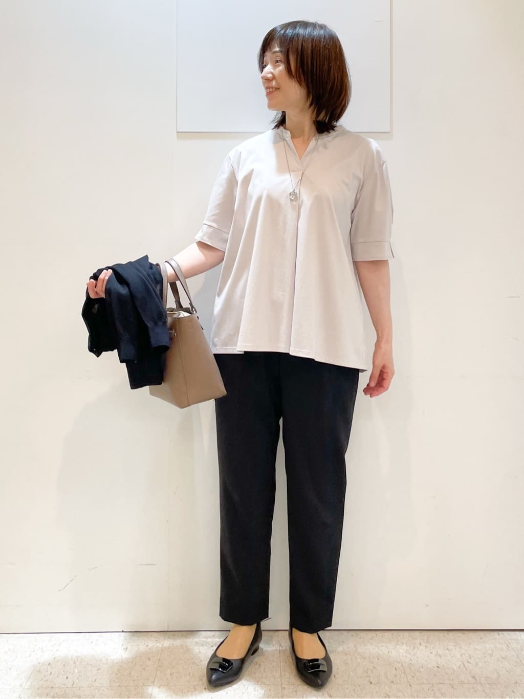 めいさんの「Reflect｜【すっきり見え！長め丈／マシンウォッシュ可】スキッパーネックジャージトップス」を使ったコーディネート