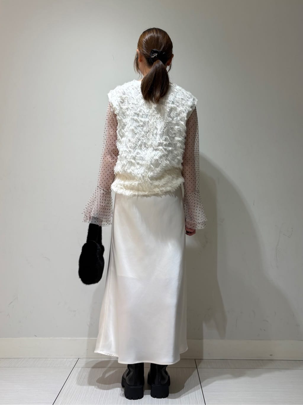 やなぎさんの「DRESSTERIOR｜【洗える/シアー素材】シアードットベルスリーブカットソー」を使ったコーディネート