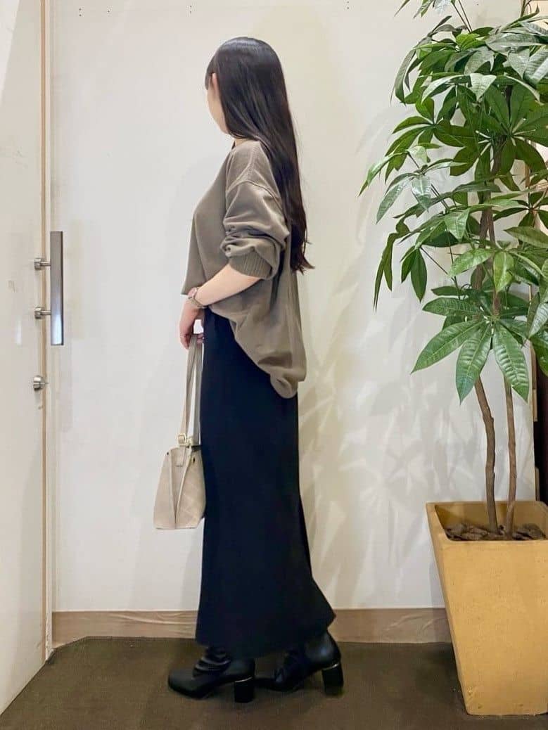 AYUMIさんの「SHOO･LA･RUE｜【洗濯後しわになりにくい】ポケット付き ナロースカート」を使ったコーディネート