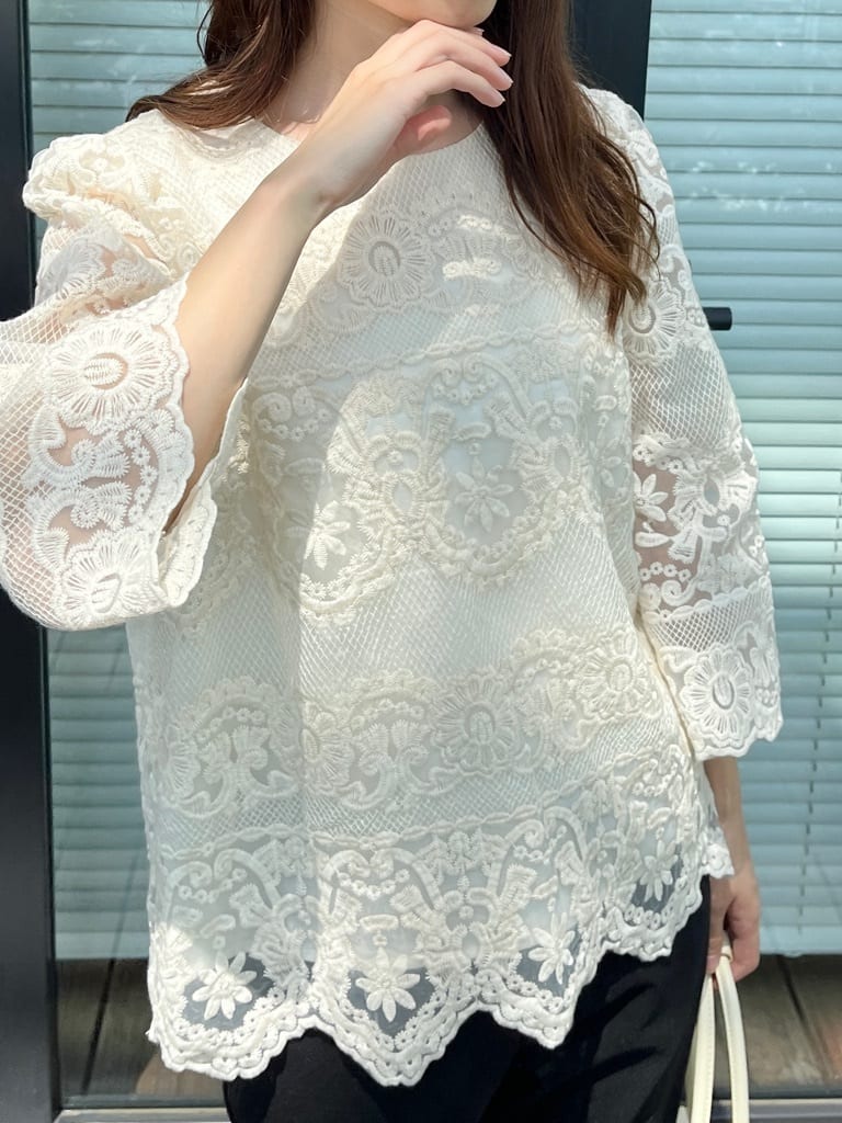 はばさんの「Couture brooch｜【一枚で着映える・高見え】刺繍レースフレアー袖ブラウス」を使ったコーディネート