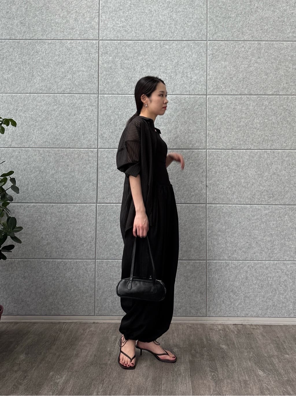 ひなさんの「INDIVI｜ウエストギャザーパンツ」を使ったコーディネート