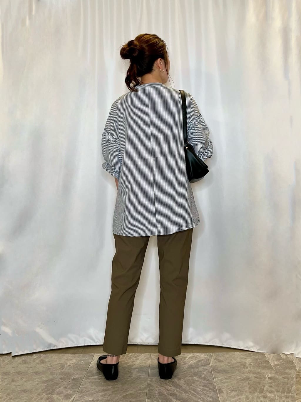 おうめさんの「SHOO･LA･RUE｜【洗える/S-LL/美脚シルエット】ハイパーストレッチ テーパードパンツ」を使ったコーディネート
