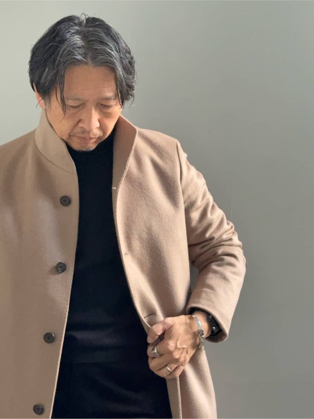 デザイナーTAKEman さんの「TAKEO KIKUCHI｜【ウールカシミヤブレンド】ビーバー調 スタンドカラー コート」を使ったコーディネート