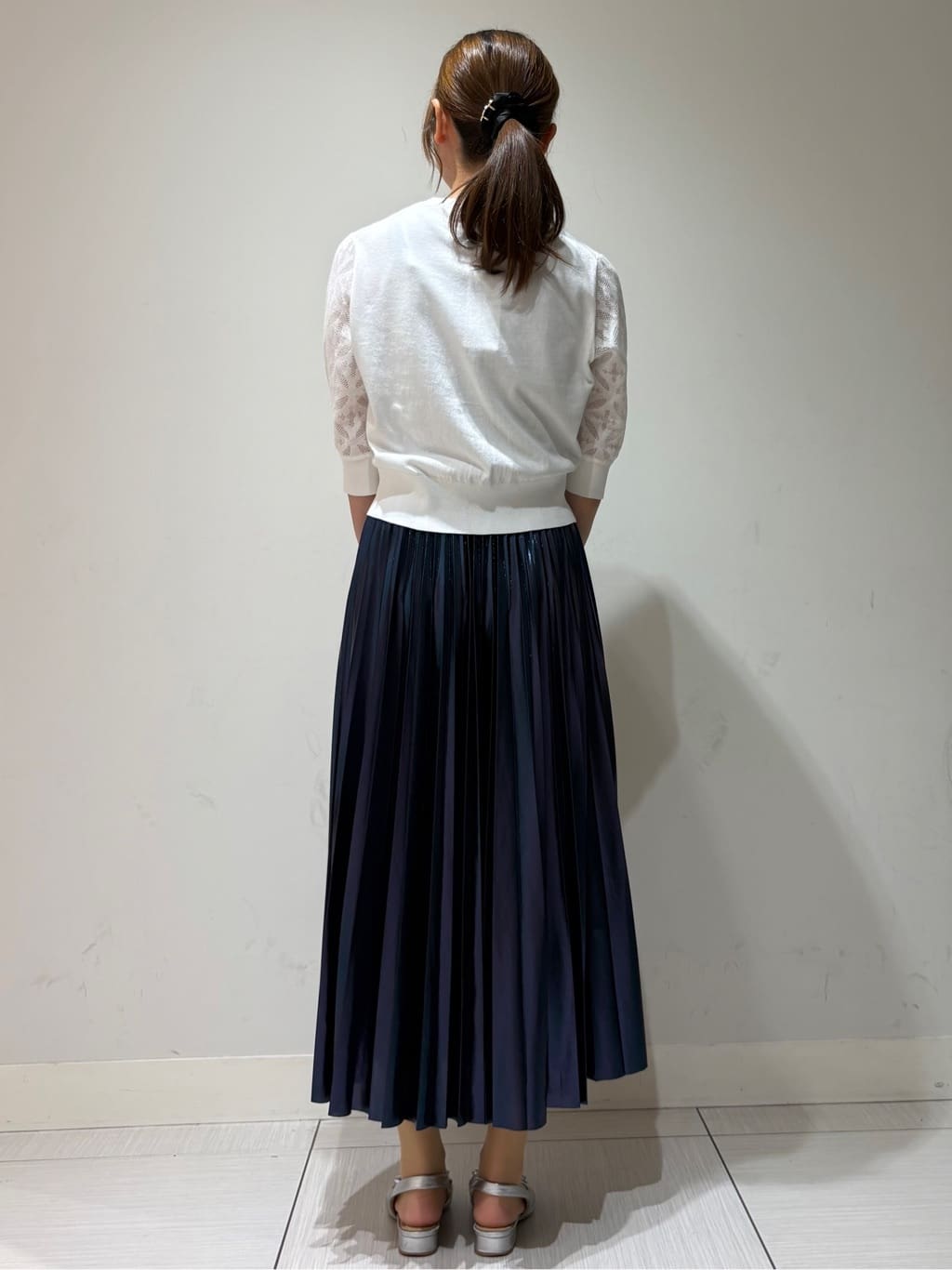 やなぎさんの「DRESSTERIOR｜◆【洗える/ストレッチ性/オンオフ】箔プリントプリーツスカート」を使ったコーディネート