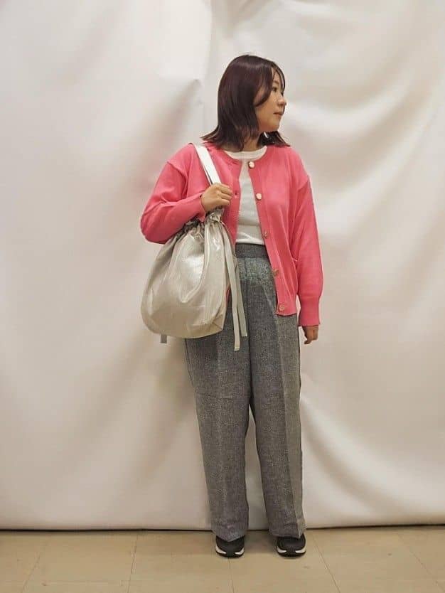 かなさんの「SHOO･LA･RUE｜【洗える/S-LL/アンサンブル可】大人フェミニン さらっとタッチのニットカーディガン」を使ったコーディネート