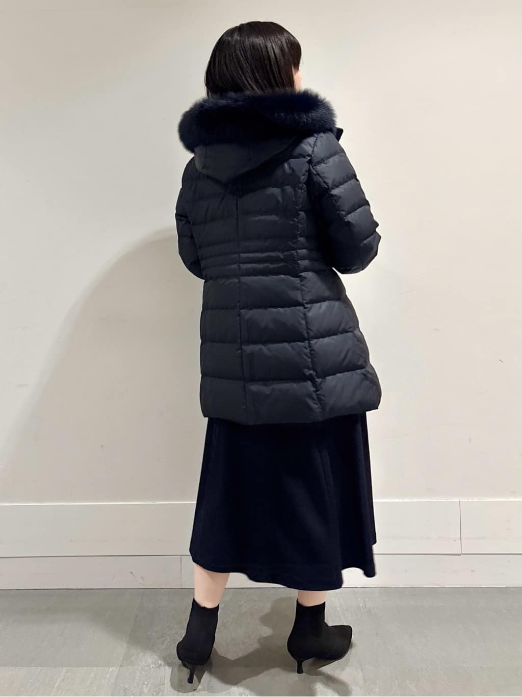 モエカさんの「UNTITLED｜【はっ水機能/フード取り外し可】ミディダウンコート」を使ったコーディネート
