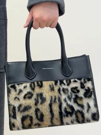 なかもとあきさんの「DRESSTERIOR｜2WAYレースカラーニット」を使ったコーディネート