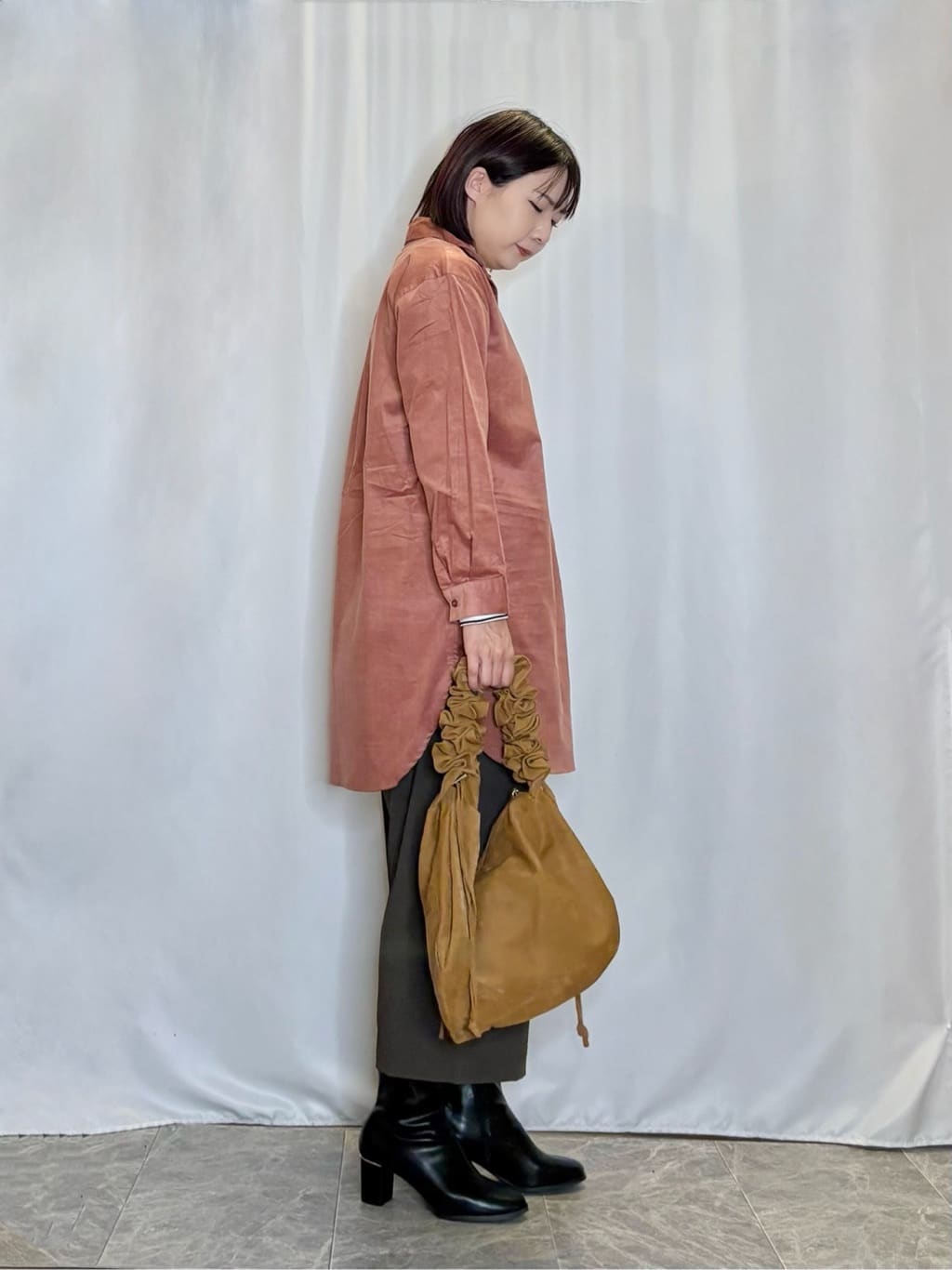 ネリさんの「SHOO･LA･RUE｜【洗濯機可/S-LL】すっきり見えにこだわった コーデュロイチュニックワンピース」を使ったコーディネート