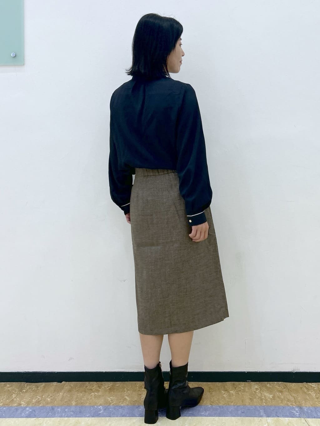 su.さんの「index｜タックデザインバンドカラーブラウス【洗濯機OK】」を使ったコーディネート
