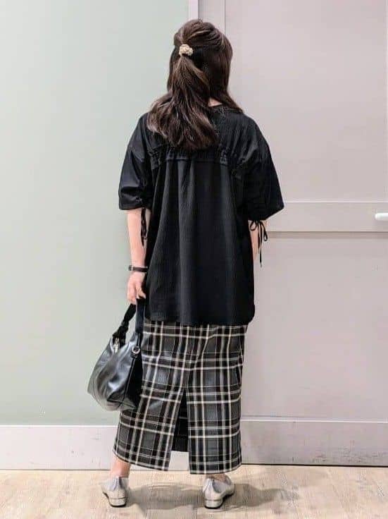 チグ♪さんの「grove｜後ろ姿で魅せる　バックドロストシャーリングTシャツ」を使ったコーディネート