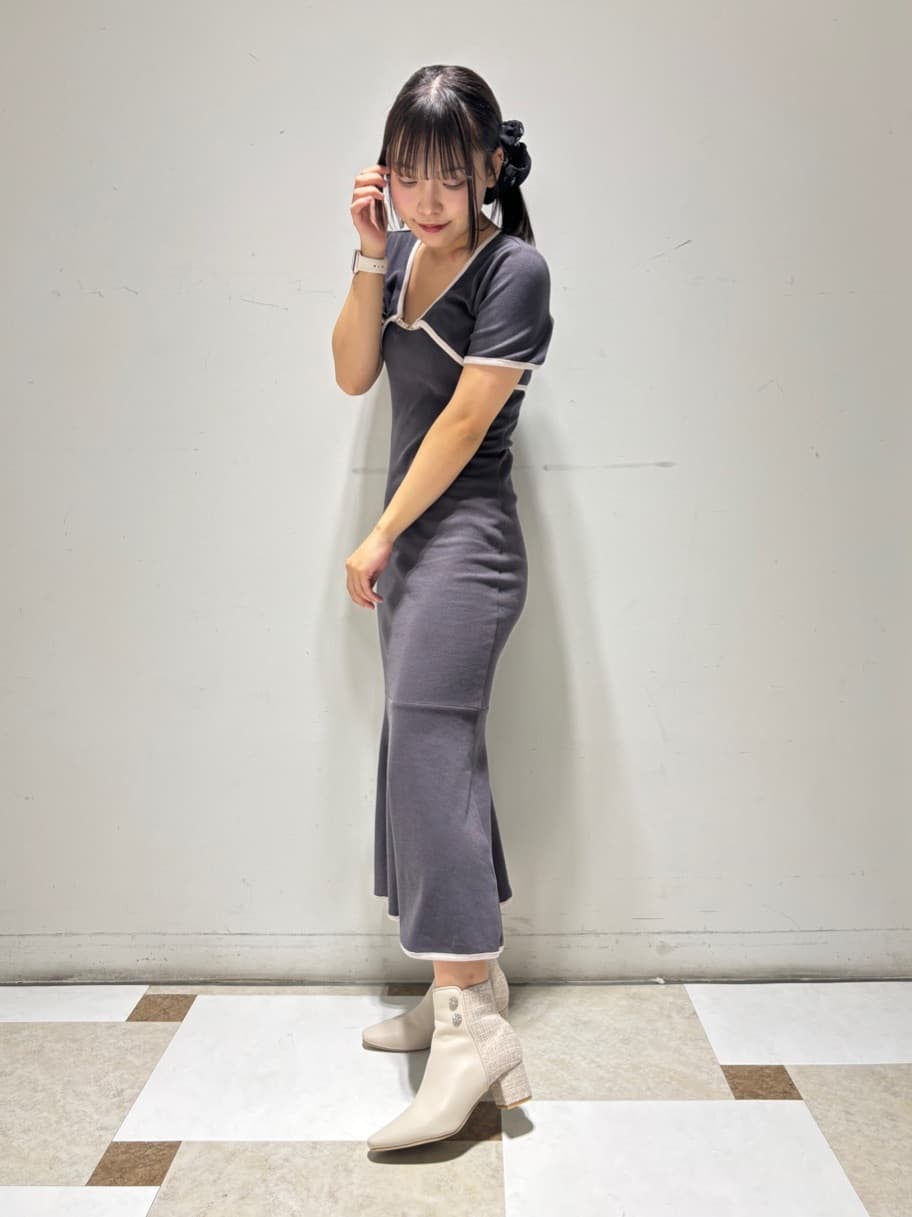 せらら⭐️さんの「ESPERANZA｜ビジュー付きツイードショートブーツ」を使ったコーディネート