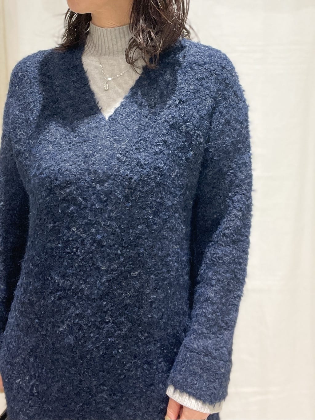 hiroさんの「grove｜一枚でレイヤードコーデ完成！ブークレーニットワンピース」を使ったコーディネート