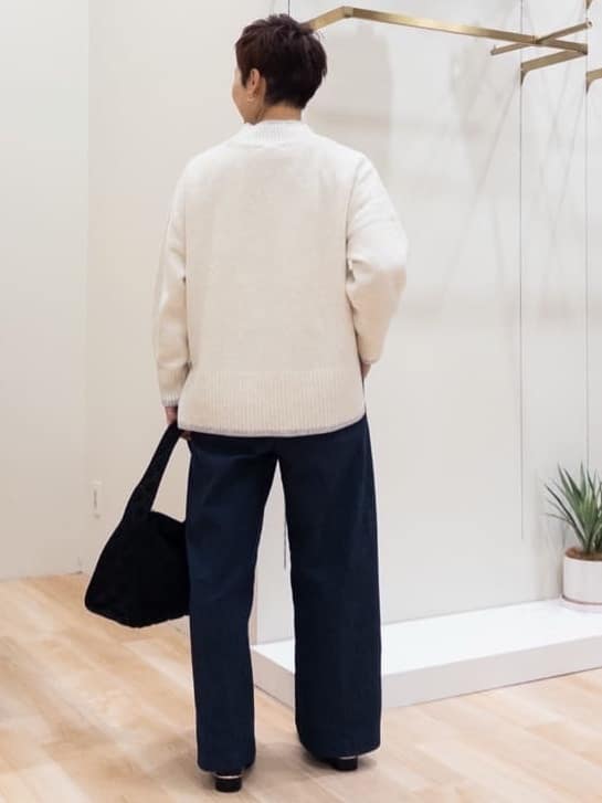 シュウコさんの「grove｜【洗える】ふんわりウール混オーバーサイズニット」を使ったコーディネート