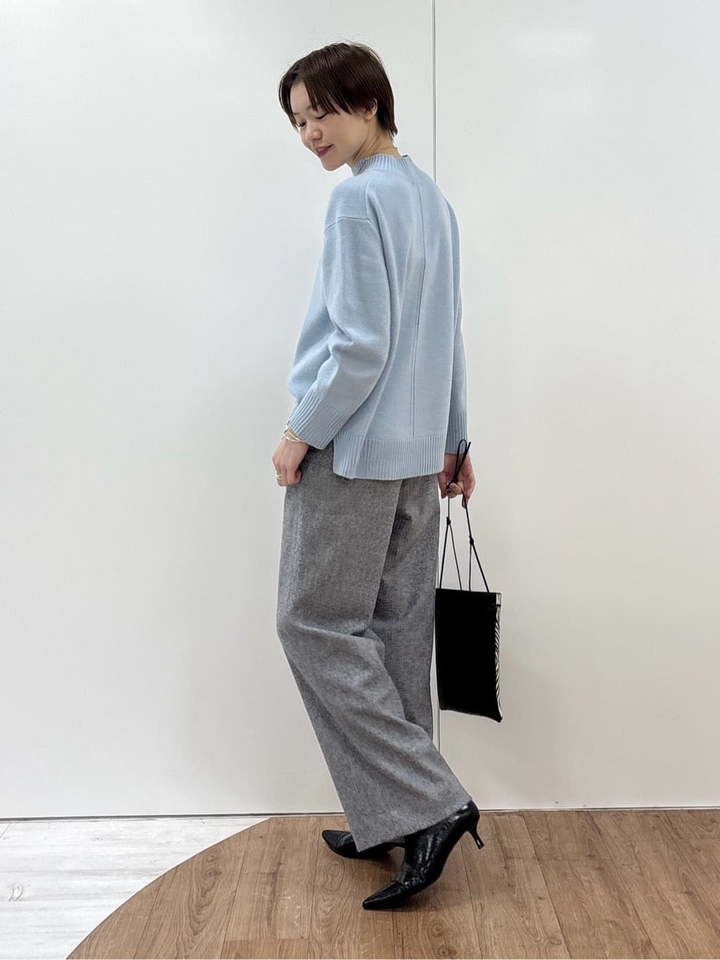kanaeさんの「INDIVI｜【冬ニット人気NO．1！／カシミヤ混】ミドルゲージハイネックニット」を使ったコーディネート