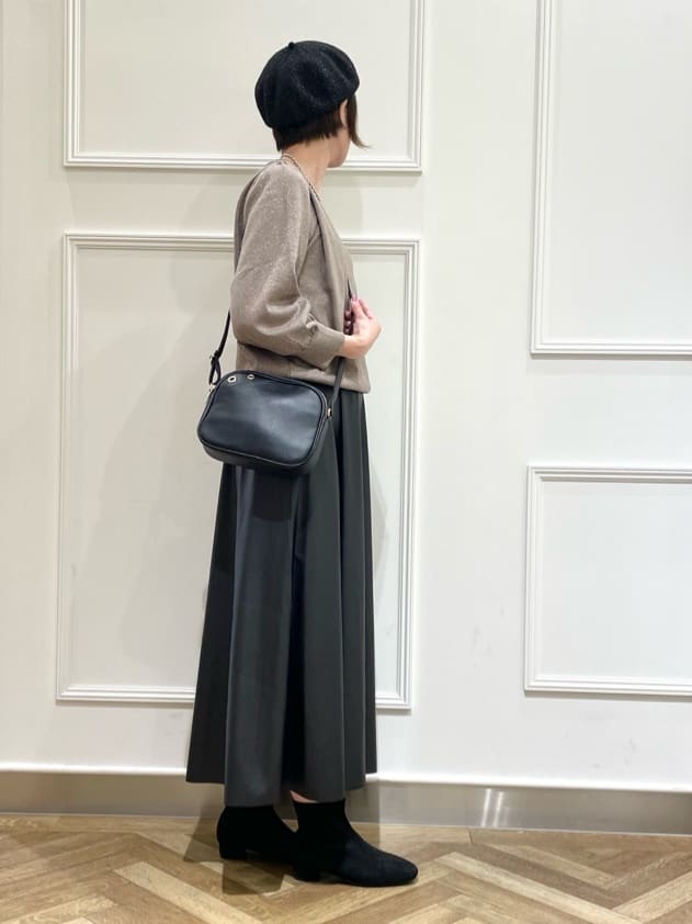 SOさんの「SHOO･LA･RUE｜【S-LL】大人の抜け感 合皮フレアスカート」を使ったコーディネート