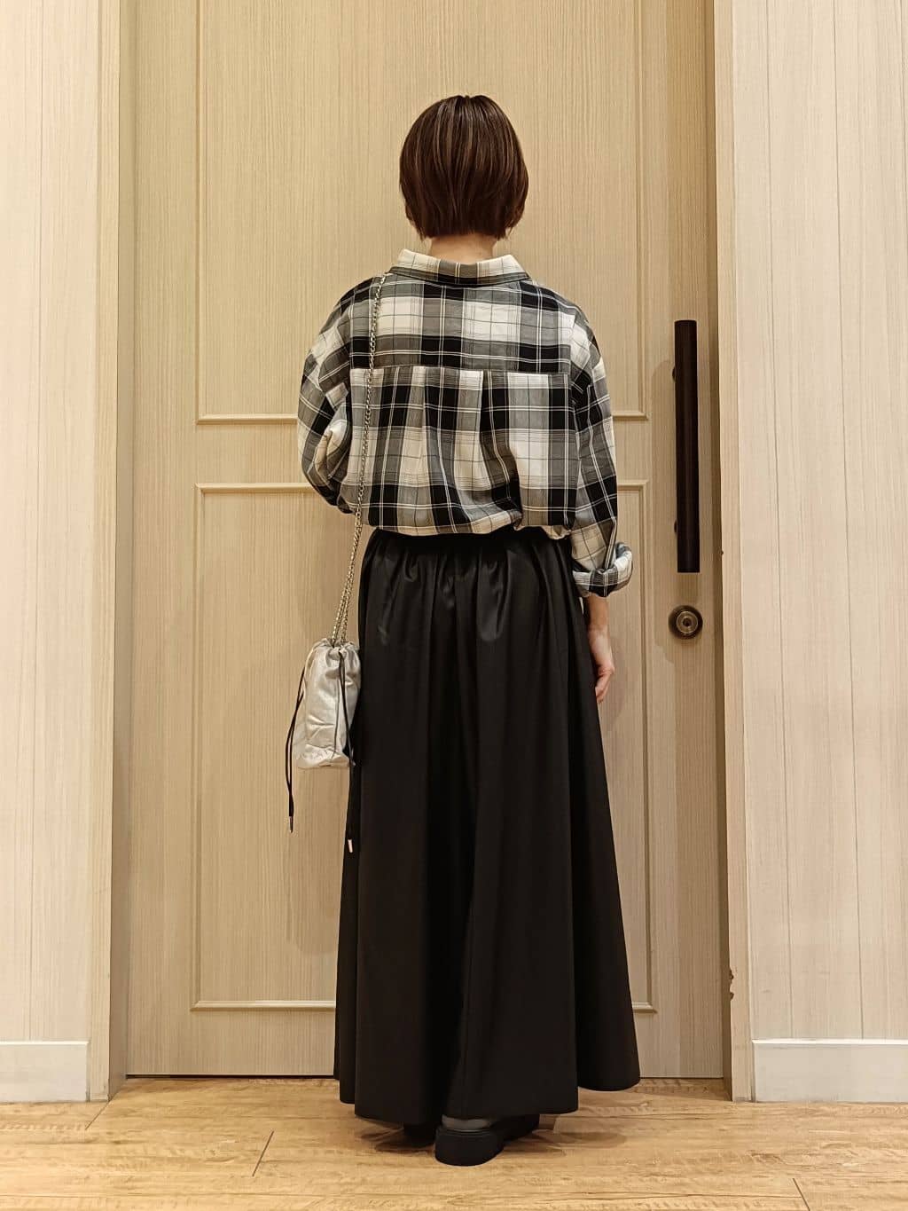 manikoさんの「SHOO･LA･RUE｜【S-LL】大人の抜け感 合皮フレアスカート」を使ったコーディネート