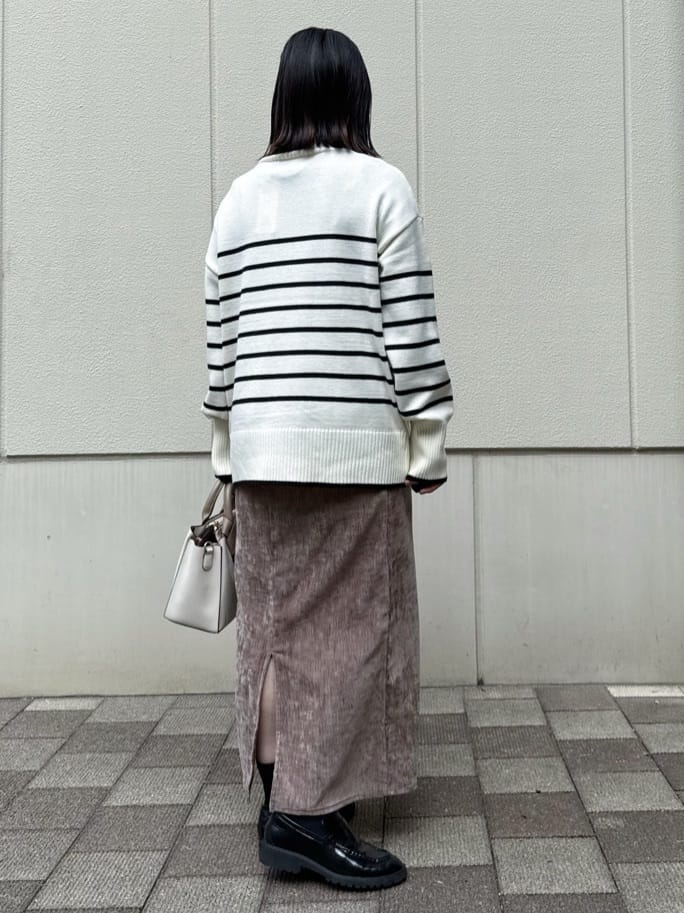 chさんの「THE SHOP TK｜【インしないで着られる】金ボタン ハイネックニット/毛玉になりにくい/静電気防止/洗濯機OK」を使ったコーディネート