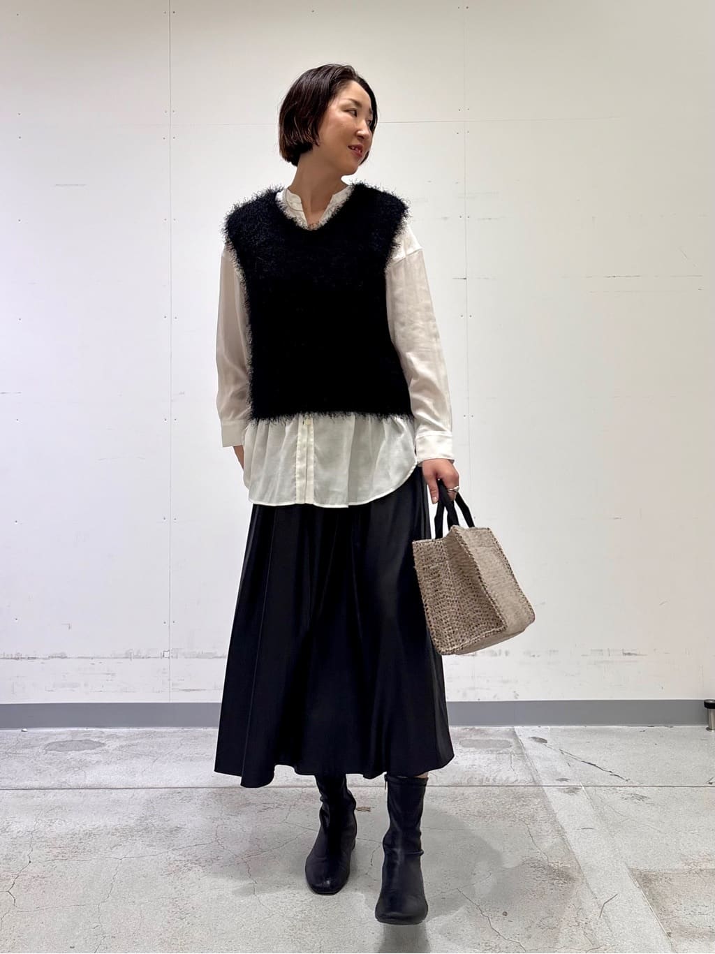 yuriさんの「INDIVI｜【きれいめ／ラメ】シャイニーローン ドレーピーブラウス」を使ったコーディネート