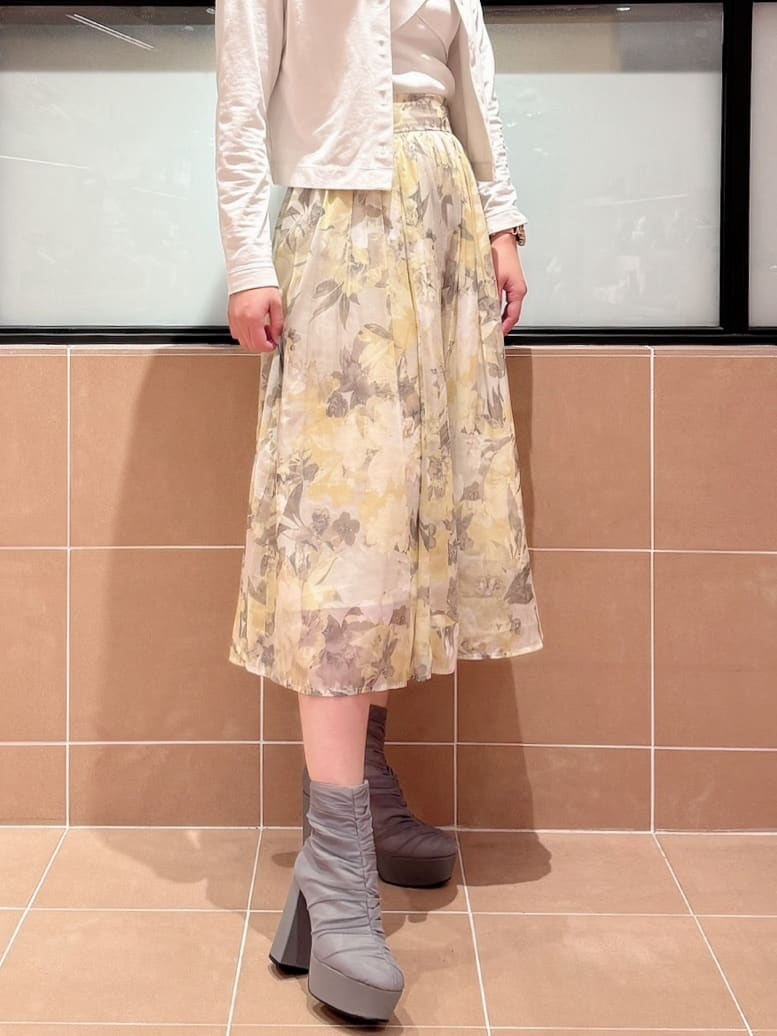 すみれさんの「ESPERANZA｜【ラク盛り／ショートブーツ】リピーター続出／脚長美脚 厚底シャーリングブーツ」を使ったコーディネート