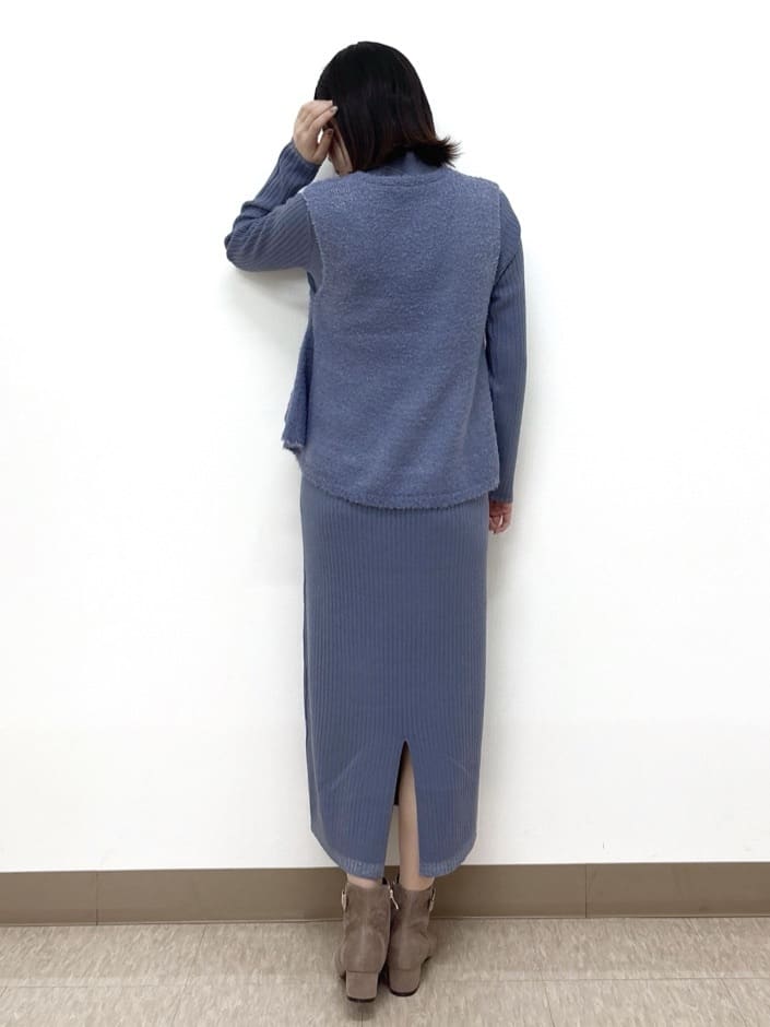 さあやさんの「grove｜【2点SET/体型カバー】一枚で決まる、ペプラムベスト&times;ニットワンピース」を使ったコーディネート