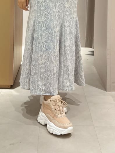 neinaさんの「ESPERANZA｜ベルベットラメスニーカー」を使ったコーディネート