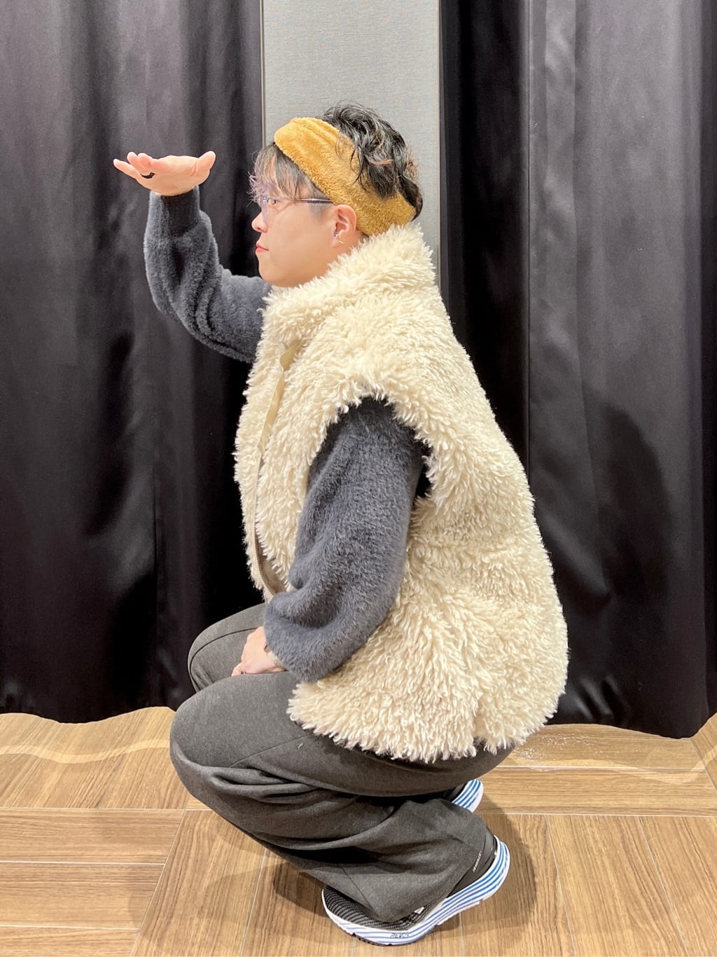 OKMKさんの「THE SHOP TK｜【洗える】上品にきらめく フェザーラメニット」を使ったコーディネート