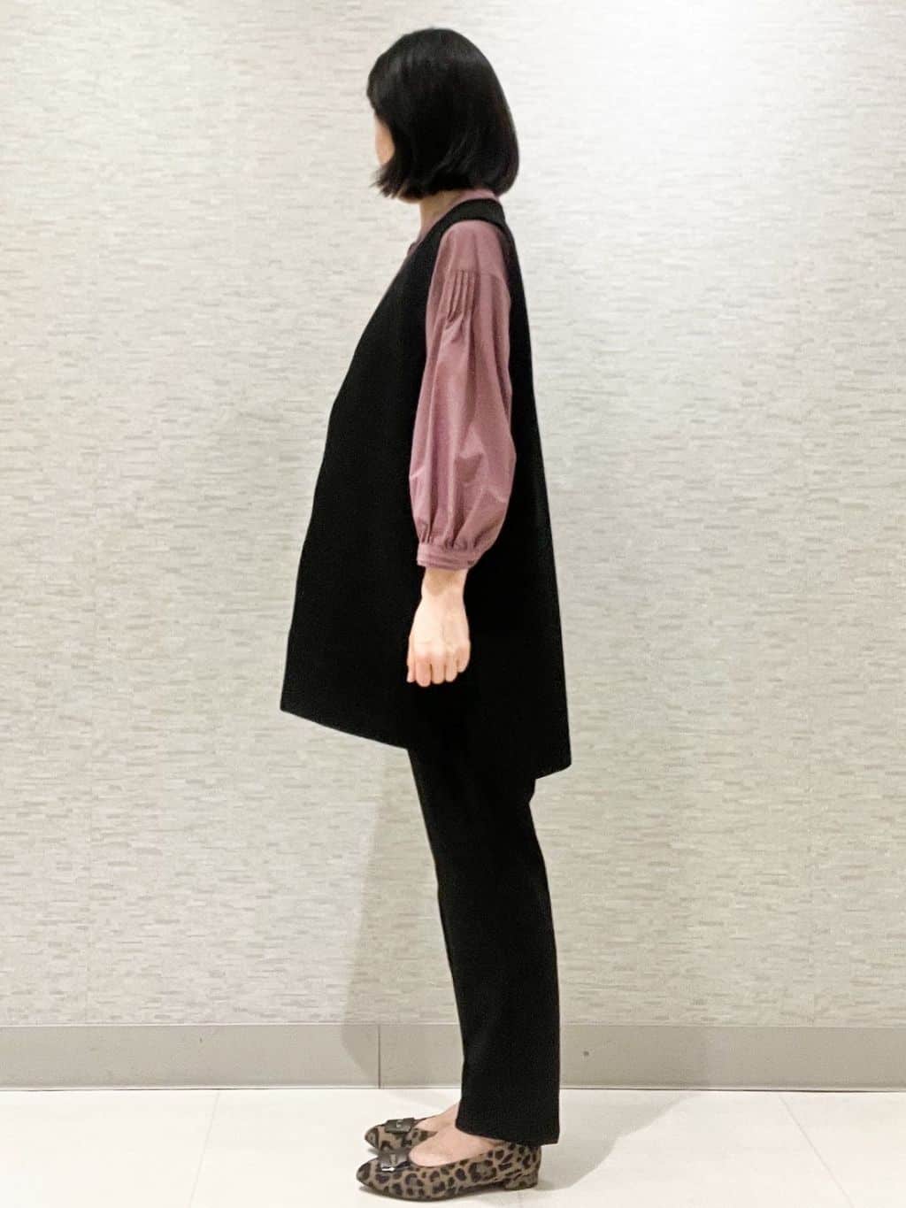 marikoさんの「Reflect｜【程よいゆとり感／体型カバー】ピンタックデザインシャンブレーブラウス」を使ったコーディネート