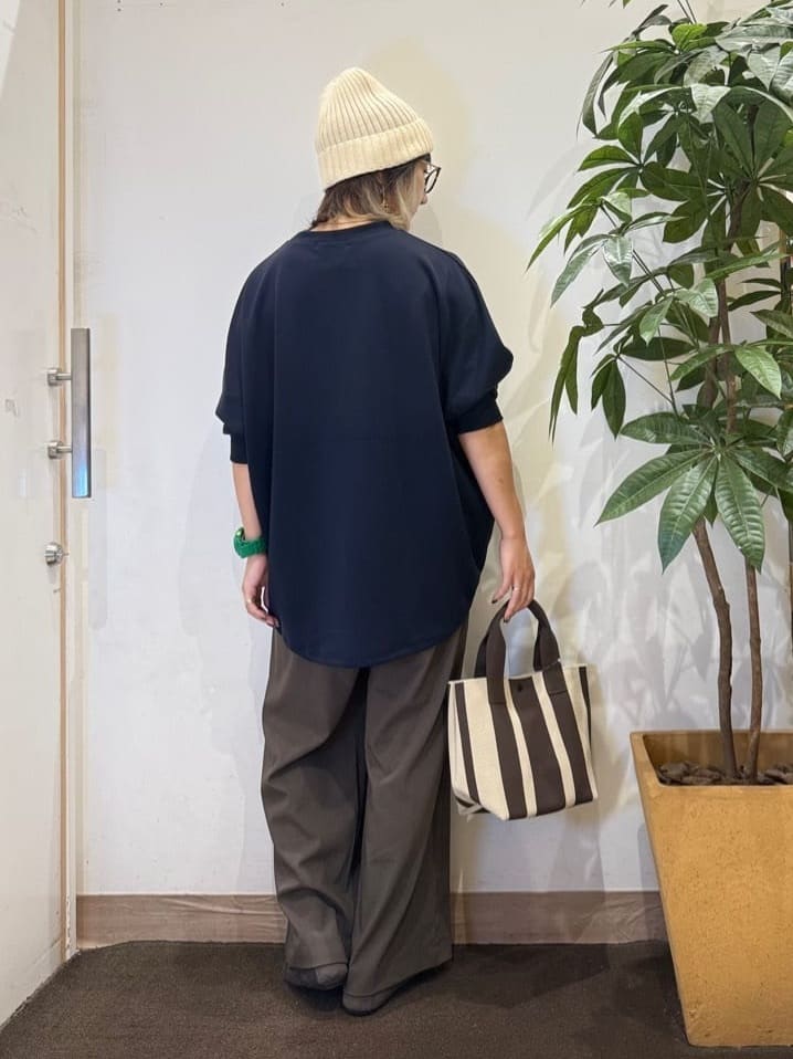 misakiさんの「SHOO･LA･RUE｜【S-LL/体型カバー】とろみ感が心地よい 裾タック ドルマンチュニック」を使ったコーディネート