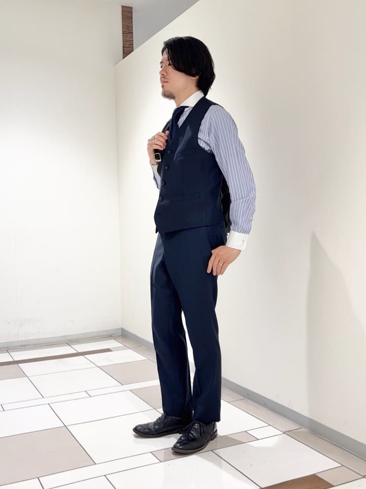 及川さんの「TAKEO KIKUCHI｜【Three by Three】シャイニーシャークピンヘッド ベスト / 3ピース対応」を使ったコーディネート