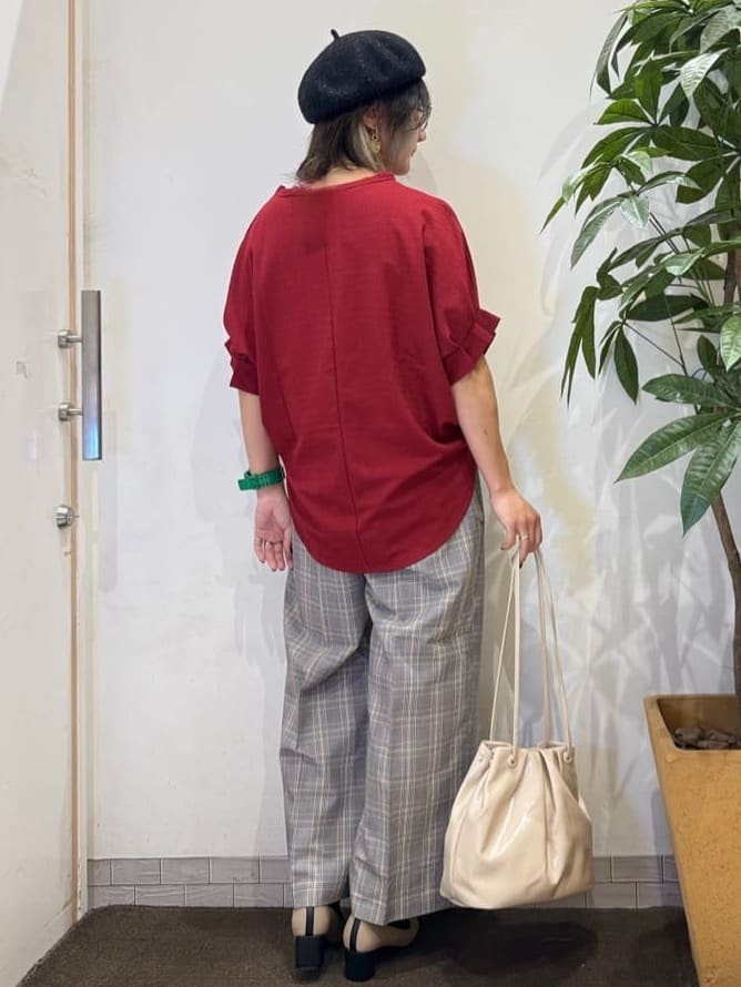misakiさんの「SHOO･LA･RUE｜【洗える】お袖のタックがアクセント インせず着られる さらさらドルマントップス」を使ったコーディネート