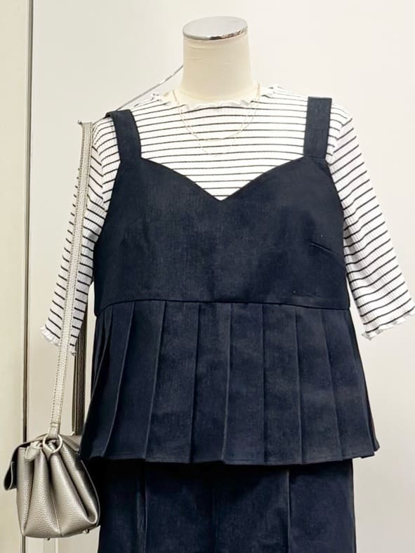 yukariさんの「grove｜【2点SET/体型カバー】夏から秋まで着まわせる！プリーツビスチェセットアップ」を使ったコーディネート