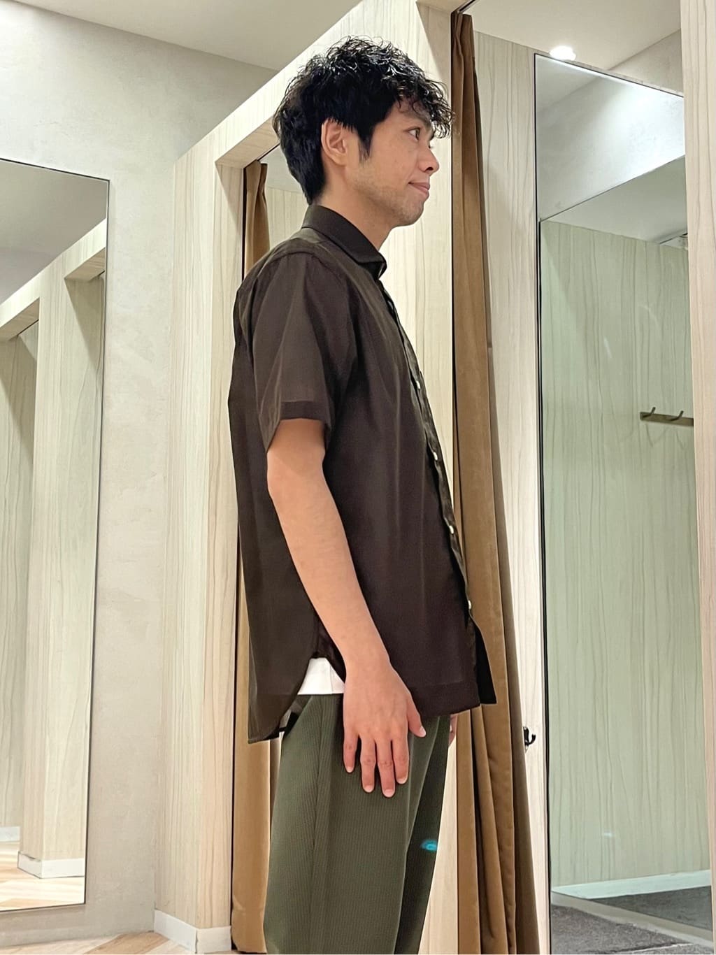 URAさんの「TAKEO KIKUCHI｜【COOL CITY WEAR】インドライ天竺モックネック プルオーバー /吸汗速乾」を使ったコーディネート
