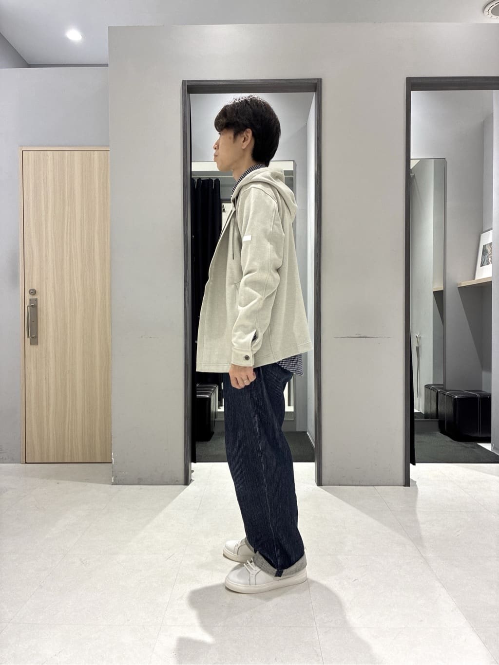わいずみさんの「TAKEO KIKUCHI｜【JUST ONE LAYER】ダウンファブリックZIPパーカー」を使ったコーディネート