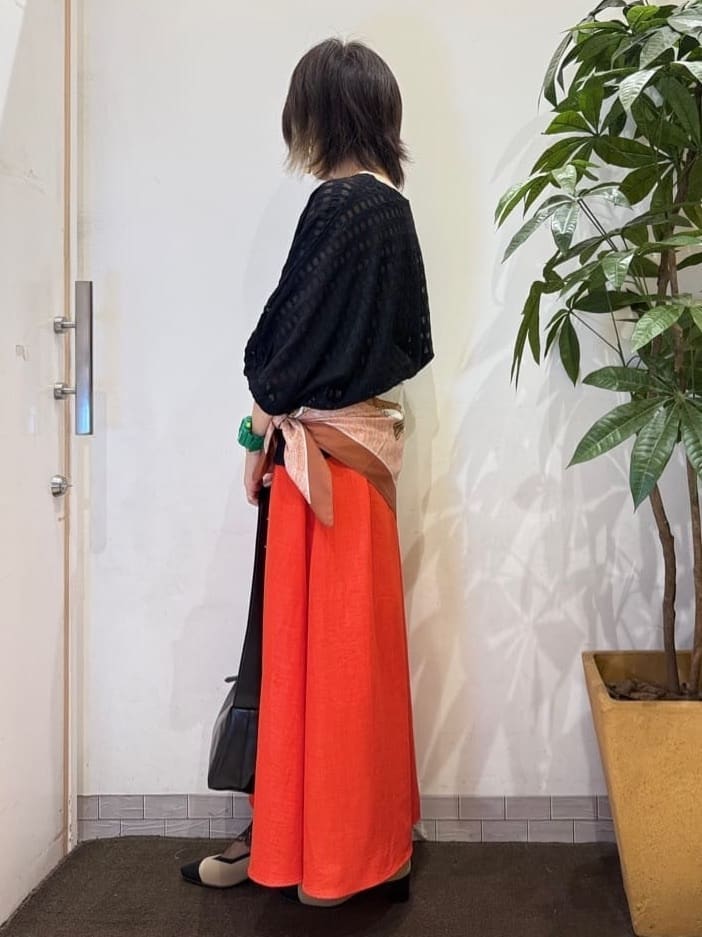 misakiさんの「SHOO･LA･RUE｜【高レビュー/着丈選べる】華やかさをプラスする アソートロングスカート」を使ったコーディネート