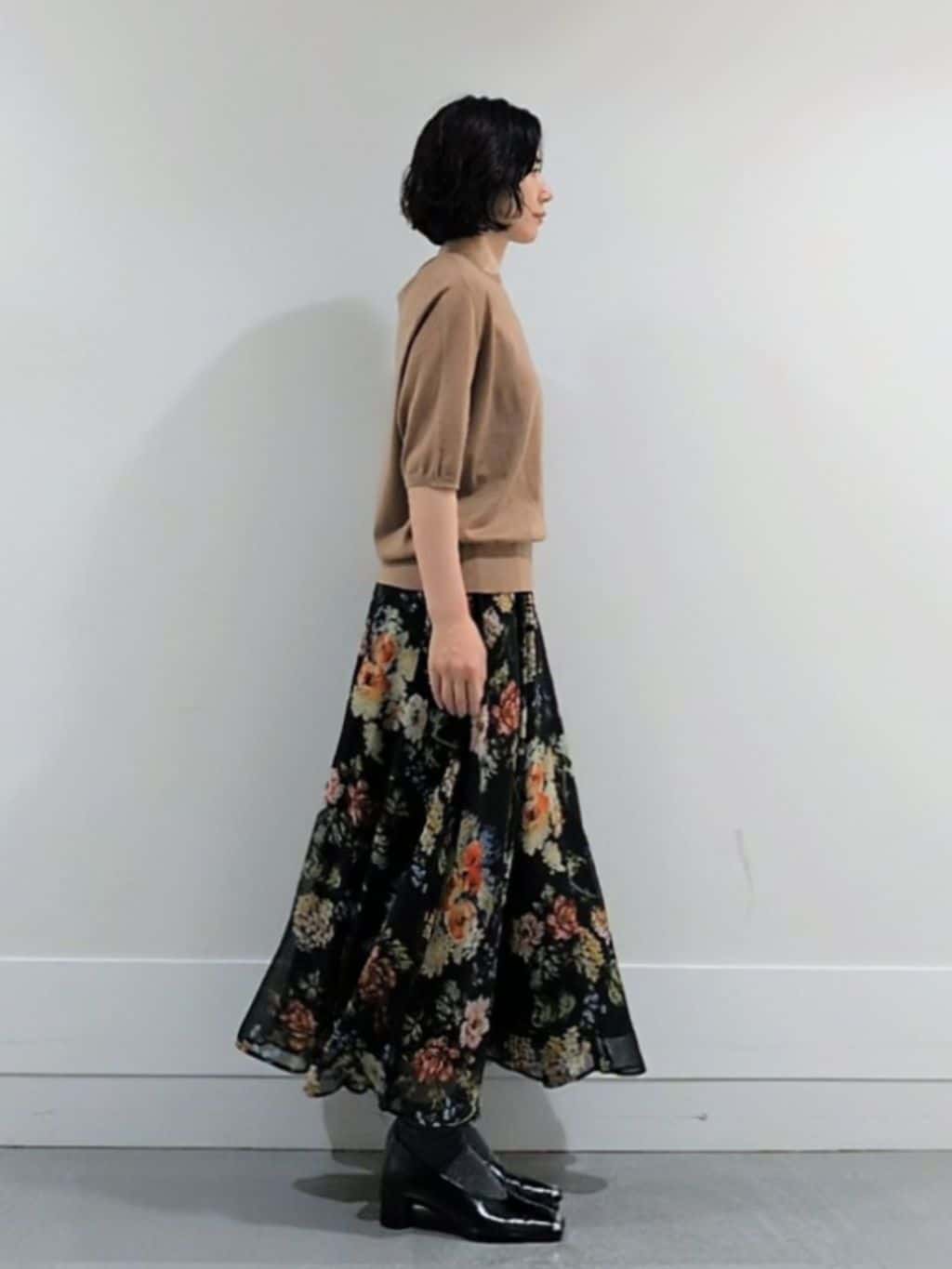 ミズタさんの「UNTITLED｜【アンサンブル可/洗える/Vネック】ウールシルクカーディガン」を使ったコーディネート