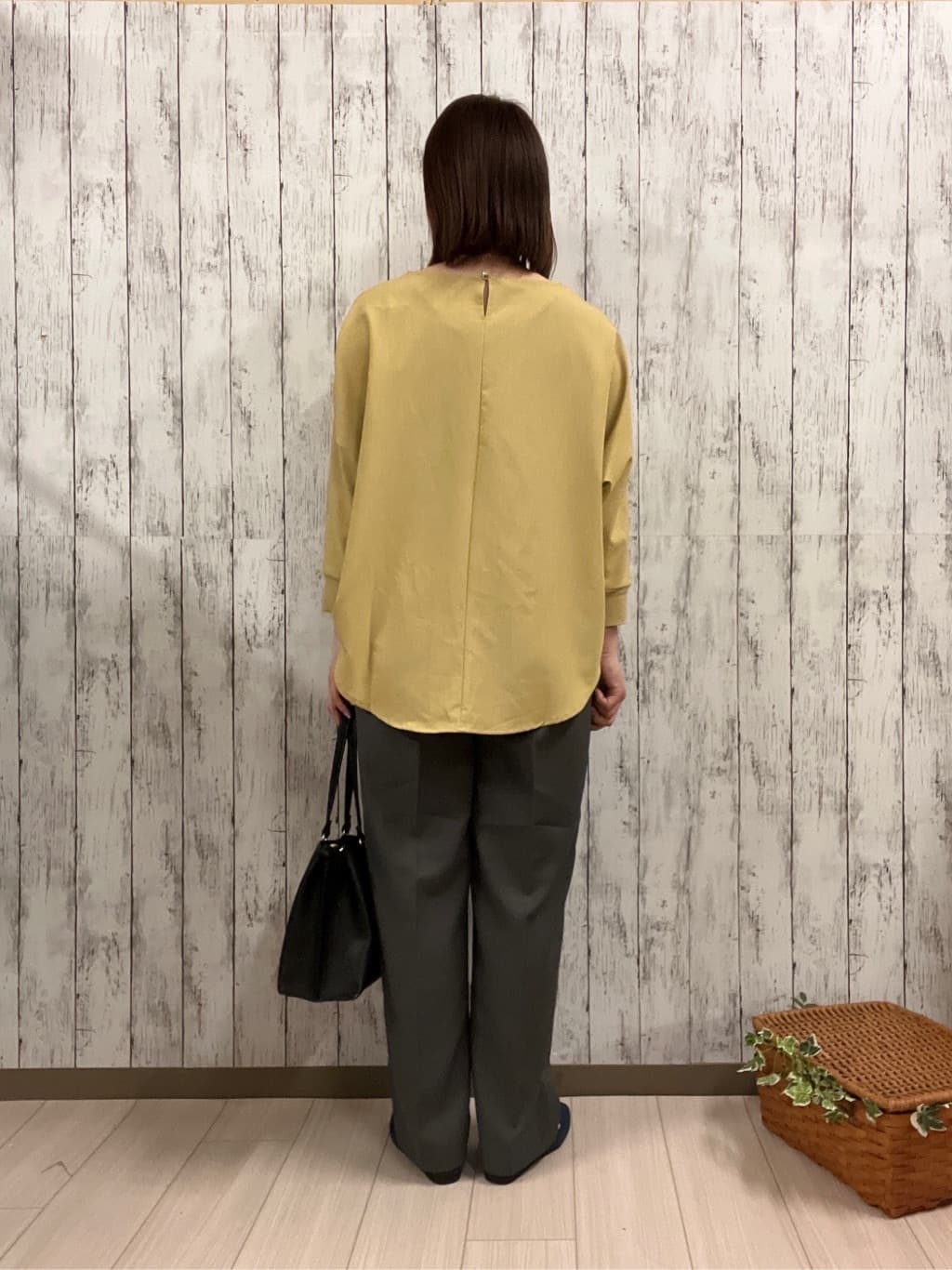 シカさんの「SHOO･LA･RUE｜【S-LL】ウエストリボンがアクセント ゆったりテーパードパンツ」を使ったコーディネート