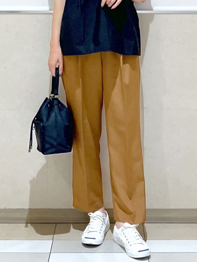 eriko さんの「Dessin｜【ウエストゴム・洗える】センターライン入りテーパードパンツ（XS～L）」を使ったコーディネート
