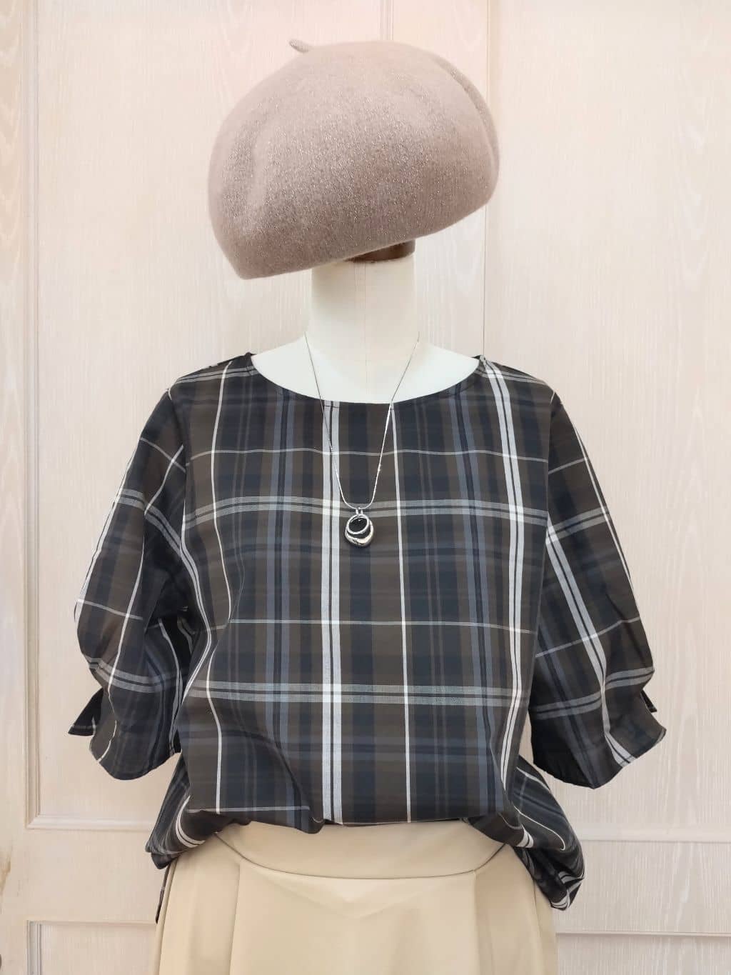 asaさんの「SHOO･LA･RUE｜【S-LL/5分袖】お袖タックできれいに魅せる 大人のチェックブラウス」を使ったコーディネート