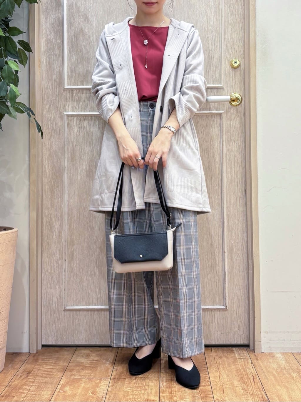 なみさんの「SHOO･LA･RUE｜【高レビュー/洗濯後しわになりにくい】1枚でサマ見え 8分袖ドルマンブラウス」を使ったコーディネート