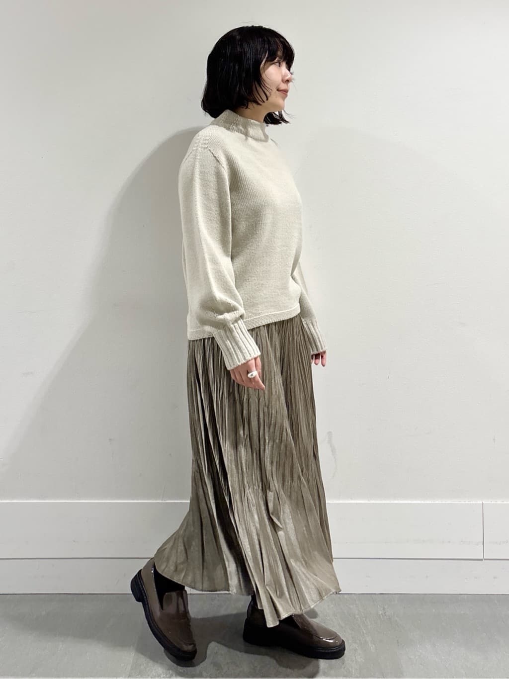 モエカさんの「UNTITLED｜【洗える】スポンディッシュ ボトルネックニット」を使ったコーディネート
