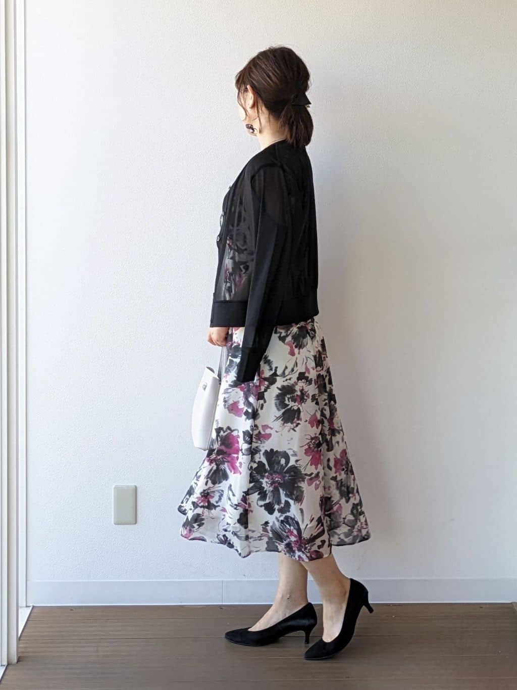 なみきさんの「UNTITLED｜【シアー/エレガント/花柄/夏ワンピ】ペイントフラワーワンピース」を使ったコーディネート