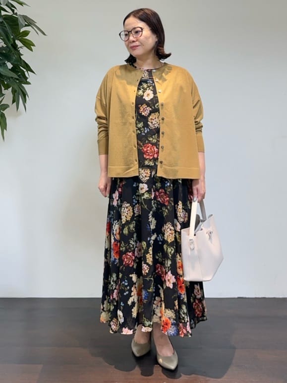 Asamiさんの「UNTITLED｜【セットアップ可/花柄エレガント】アンティークフラワー柄ブラウス」を使ったコーディネート