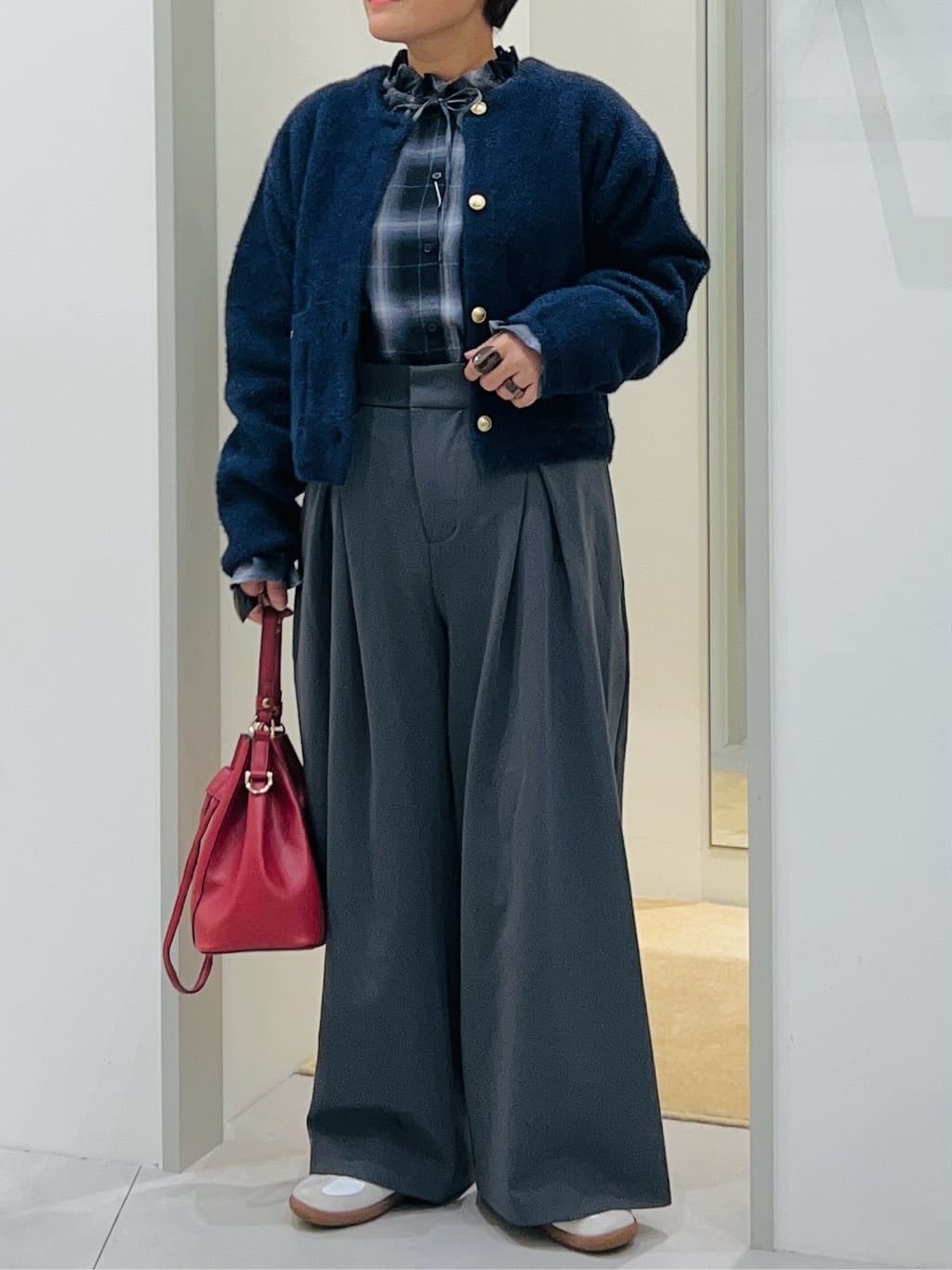 タナさんの「THE SHOP TK｜起毛オンブレフリルブラウス」を使ったコーディネート