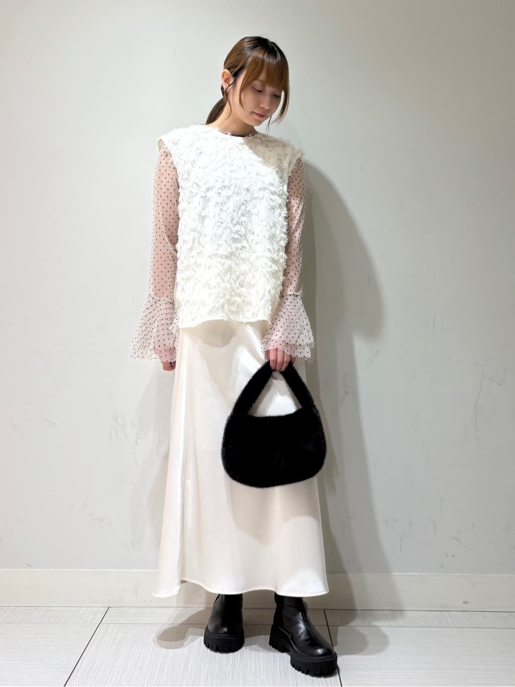 やなぎさんの「DRESSTERIOR｜【洗える/シアー素材】シアードットベルスリーブカットソー」を使ったコーディネート