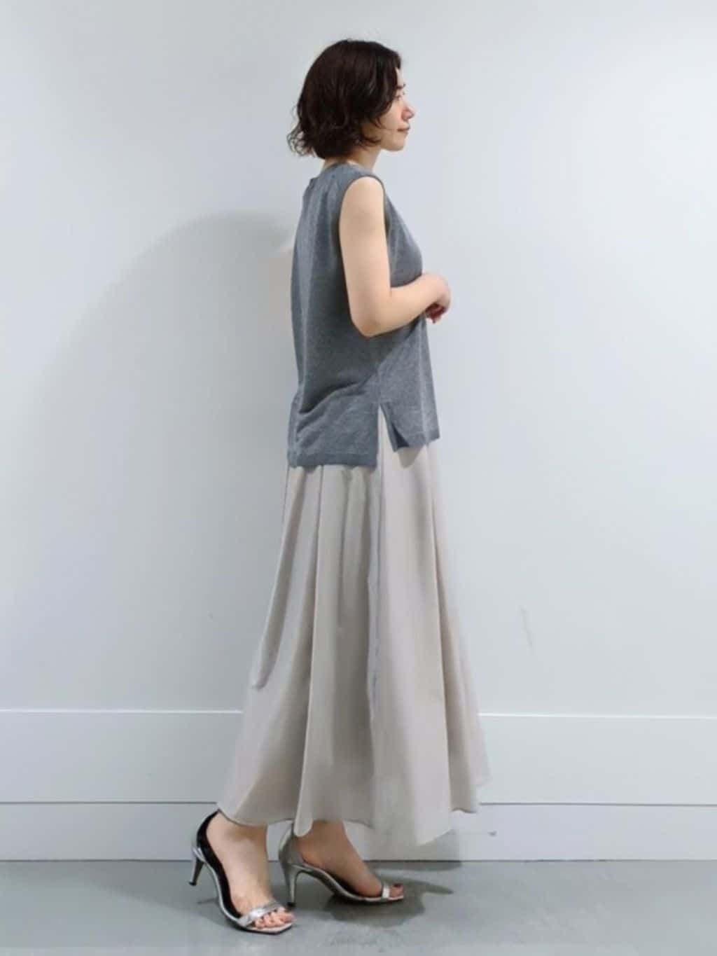 ミズタさんの「UNTITLED｜【アンサンブル可/洗える】シアーノースリーブ プルオーバー」を使ったコーディネート