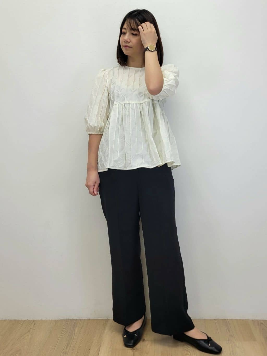 LISAさんの「OPAQUE.CLIP｜ふくれジャカードペプラムブラウス【洗濯機洗い可】」を使ったコーディネート