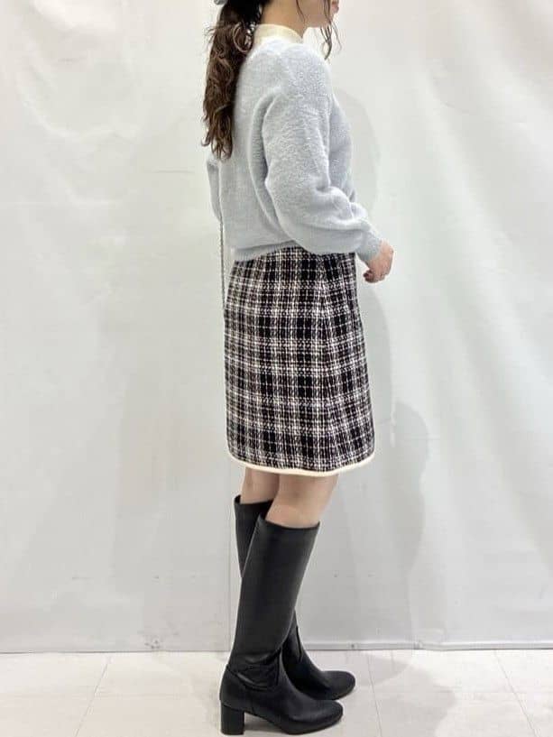 komaさんの「OPAQUE.CLIP｜ラメフェザーヤーンVネックカーディガン【洗濯機OK】」を使ったコーディネート